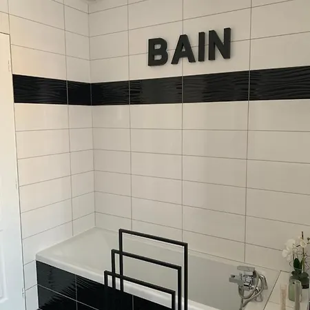 Indépendante Avec Piscine