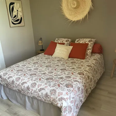 Independante Avec Piscine Bed & Breakfast 3*